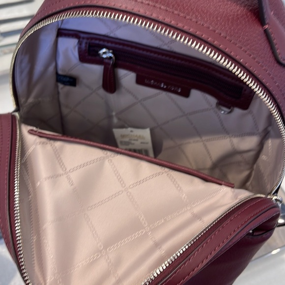 Michael Kors Women's Valerie Medium Pebbled Leather Backpack
NWT - Picture 6 of 16